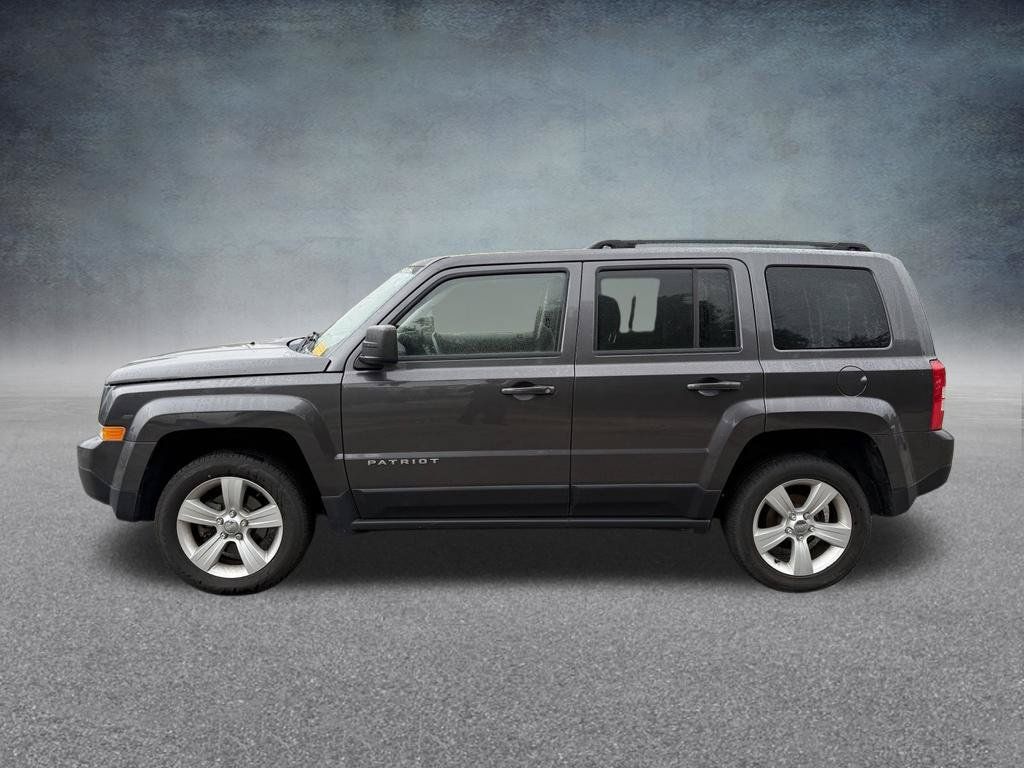 Used 2015 Jeep Patriot Latitude AWD/4WD image 3