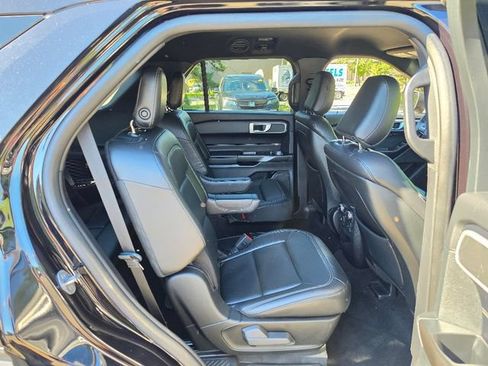 Used 2020 Ford Explorer XLT w/ Equipment Group 202A AWD/4WD image 14