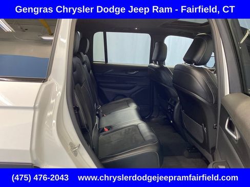 Certified 2025 Jeep Grand Cherokee Altitude AWD/4WD image 35