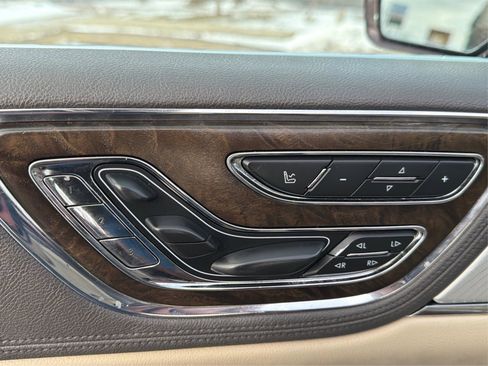 Used 2017 Lincoln Continental Reserve w/ Luxury Package image 33