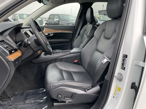 Used 2023 Volvo XC90 B5 Plus image 7