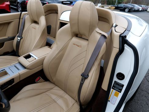 Used 2015 Aston Martin V8 Vantage S image 16