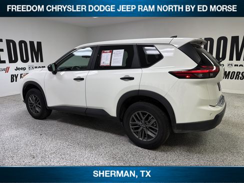 Used 2024 Nissan Rogue S FWD image 6