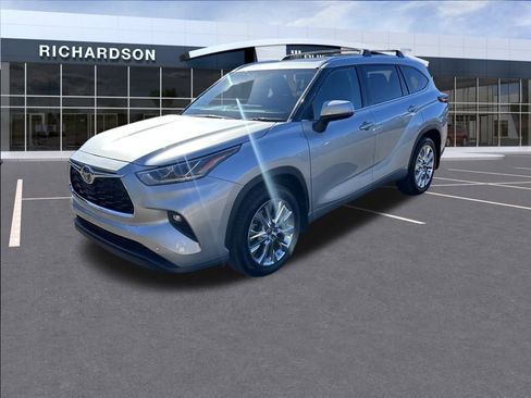 Used 2024 Toyota Highlander Limited image 1