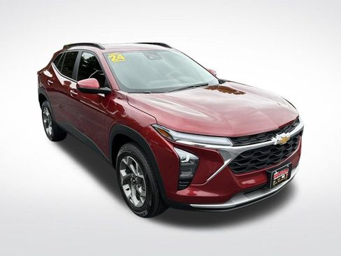 Used 2024 Chevrolet Trax LT w/ Driver Confidence Package FWD image 1