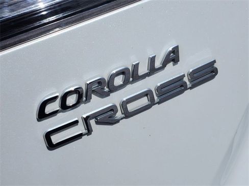 Certified 2022 Toyota Corolla Cross XLE w/ Convenience Package image 5
