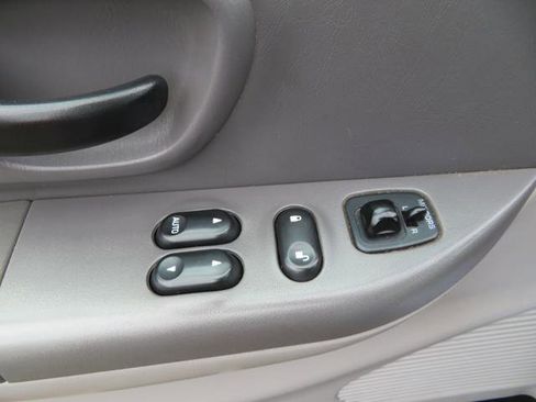 Used 2004 Ford F150 XLT AWD/4WD image 9