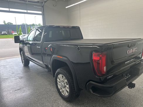 Used 2022 GMC Sierra 2500 Denali w/ Technology Package AWD/4WD image 2