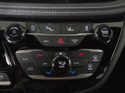 New 2026 Chrysler Pacifica Select image 25