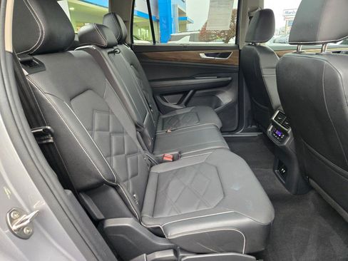 Used 2025 Volkswagen Atlas SE image 10