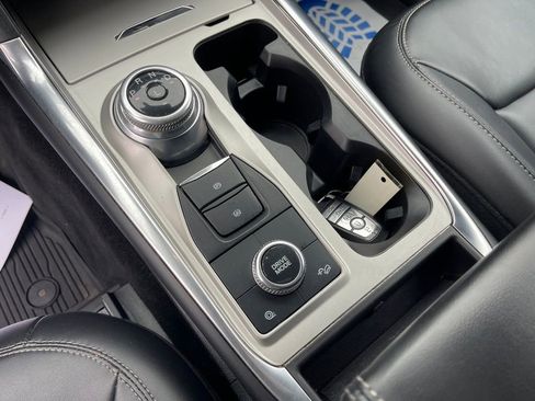 Used 2022 Ford Explorer XLT w/ Equipment Group 202A image 25
