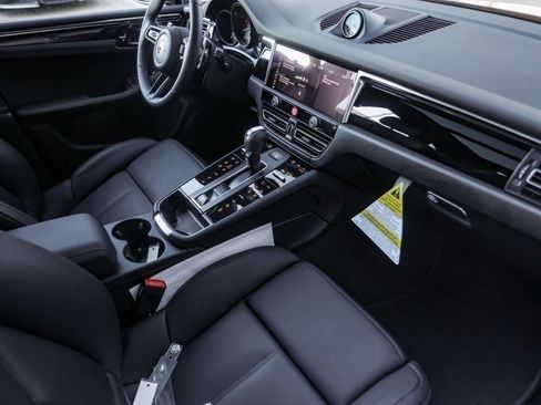 Certified 2026 Porsche Macan AWD/4WD image 37