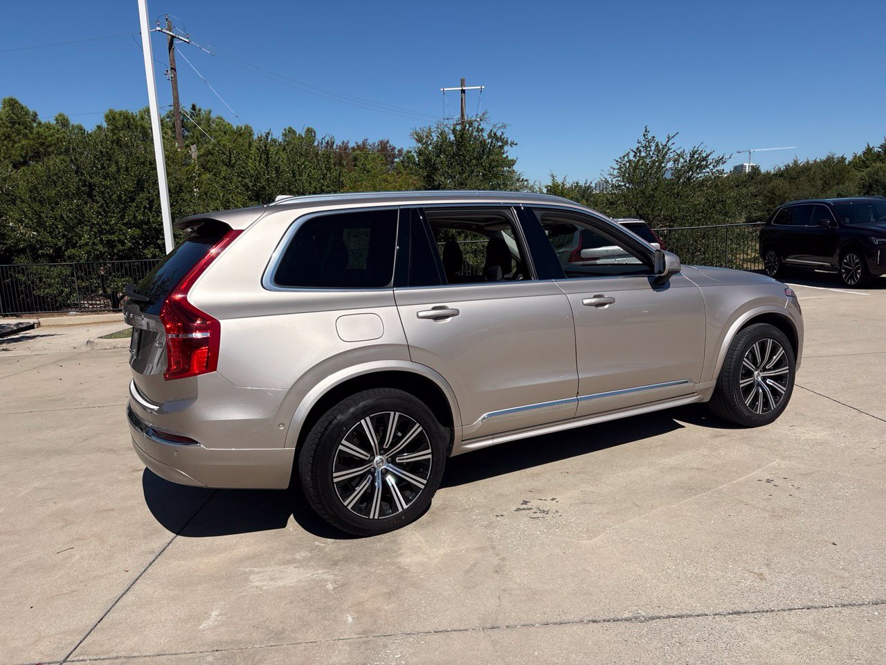 Used 2023 Volvo XC90 B6 Plus w/ Protection Package Premier AWD/4WD image 4