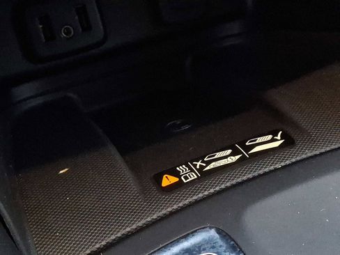 Used 2018 Chevrolet Equinox Premier image 24