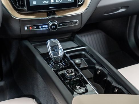 New 2026 Volvo XC60 B5 Plus w/ Climate Package image 20