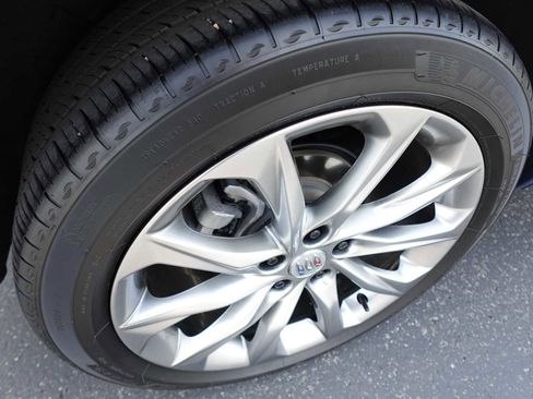 New 2025 Buick Envista Avenir FWD image 32