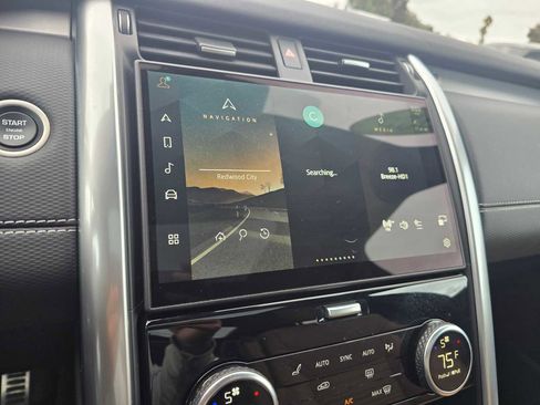 Certified 2025 Land Rover Discovery Dynamic SE image 27