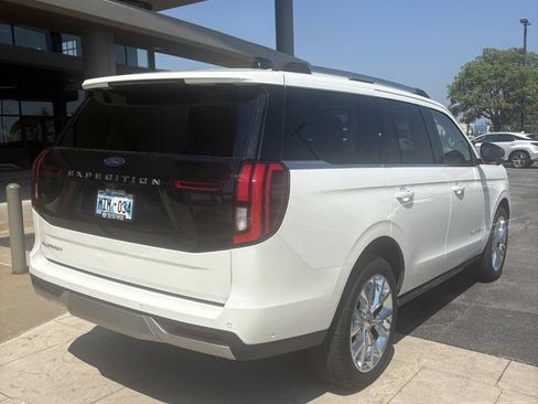 Used 2025 Ford Expedition Platinum w/ Driver's Package AWD/4WD image 1