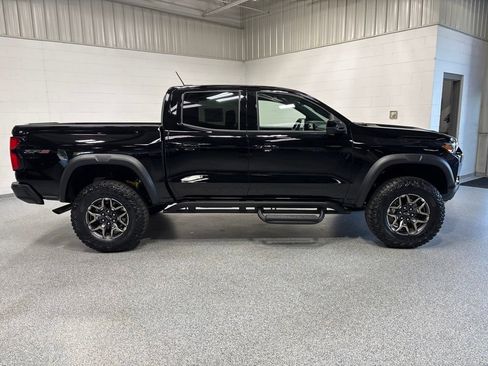 Used 2025 Chevrolet Colorado ZR2 w/ Technology Package AWD/4WD image 8
