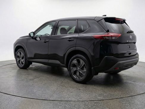 Used 2025 Nissan Rogue SV image 6