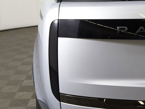 Used 2023 Land Rover Range Rover SV image 18