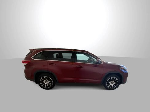 Used 2018 Toyota Highlander SE image 9