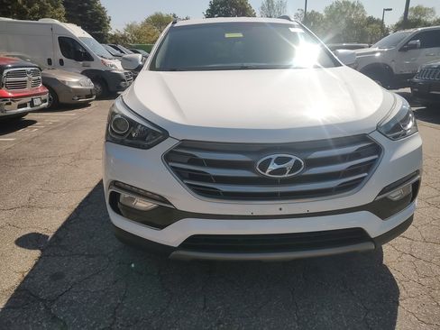 Used 2017 Hyundai Santa Fe Sport FWD image 2