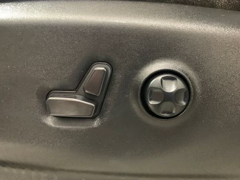 Used 2024 Chrysler Pacifica Touring-L FWD image 19