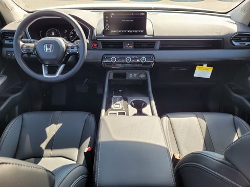 New 2025 Honda Pilot Touring image 7