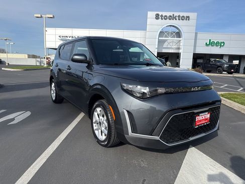 Used 2024 Kia Soul LX w/ Option Group 015 image 2