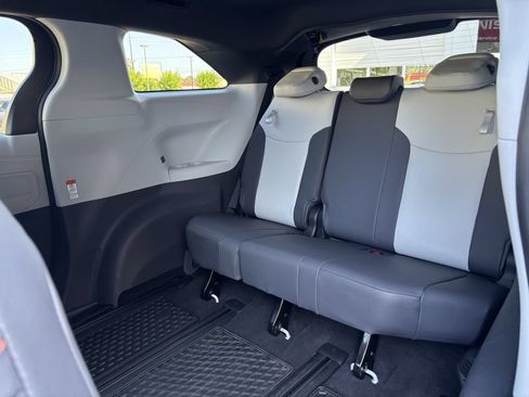 Used 2021 Toyota Sienna XSE FWD image 26