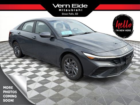 Used 2024 Hyundai Elantra SEL FWD image 1