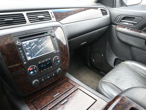 Used 2013 GMC Yukon XL Denali image 33