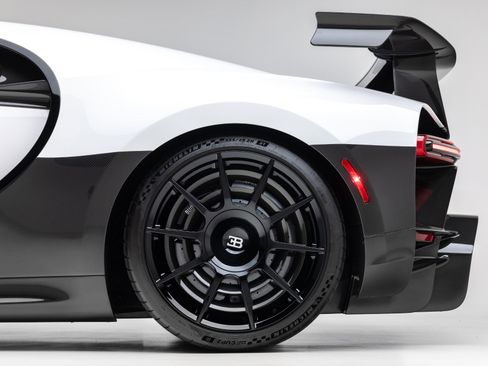 Used 2021 Bugatti Chiron Pur Sport image 51