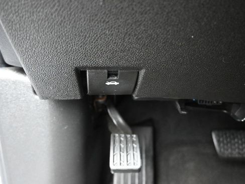 Used 2017 Chevrolet Traverse LT w/ Style and Technology Package AWD/4WD image 25