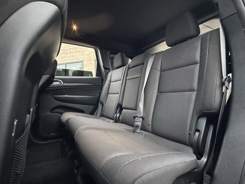 Used 2019 Jeep Grand Cherokee Laredo w/ Security & Convenience Group image 36