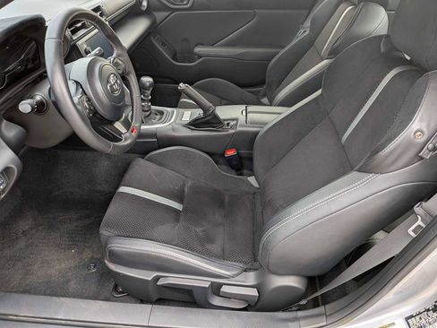 Used 2024 Toyota GR86 Premium image 15