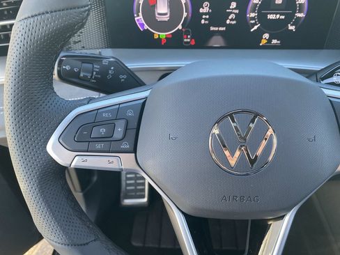 New 2026 Volkswagen Tiguan SE R-Line FWD image 20