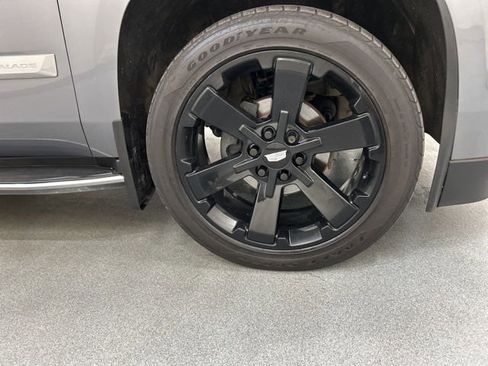 Used 2020 Cadillac Escalade Premium Luxury image 33