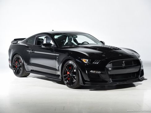 Used 2020 Ford Mustang Shelby GT500 w/ Technology Package RWD image 1