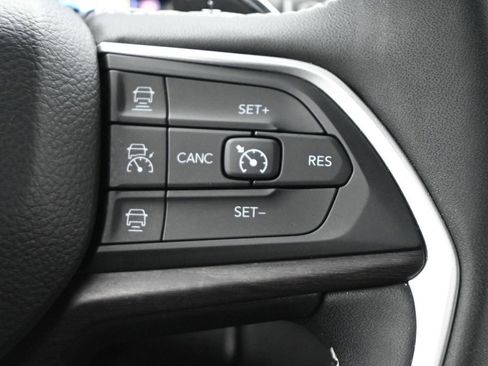 Used 2023 Jeep Grand Cherokee Limited AWD/4WD image 8
