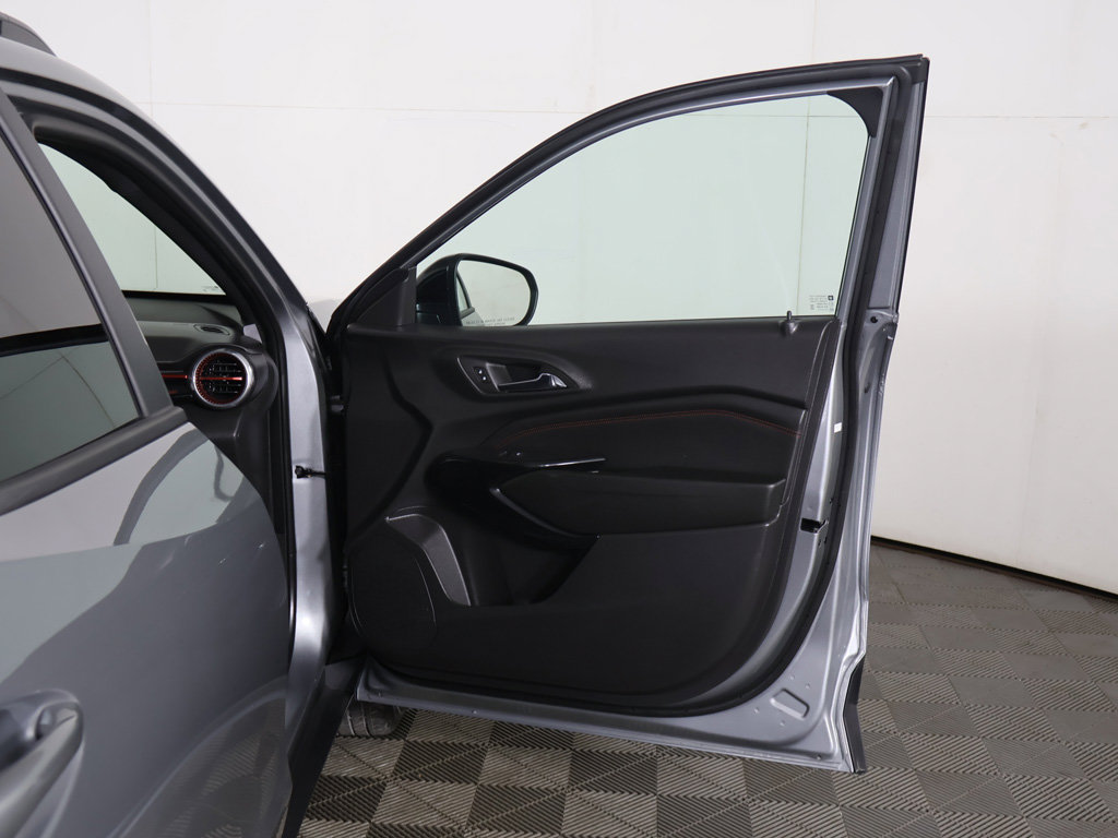 Used 2025 Chevrolet Trax RS FWD image 17