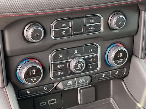 Used 2023 Chevrolet Suburban RST w/ Luxury Package AWD/4WD image 33