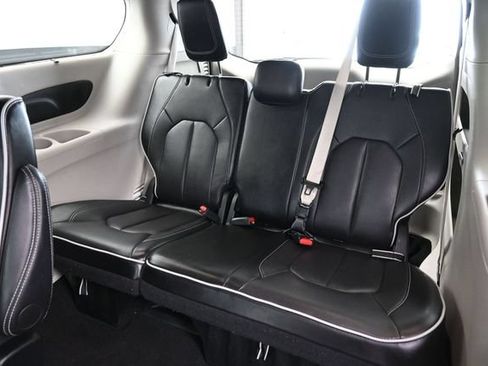 Used 2024 Chrysler Pacifica Limited FWD image 26