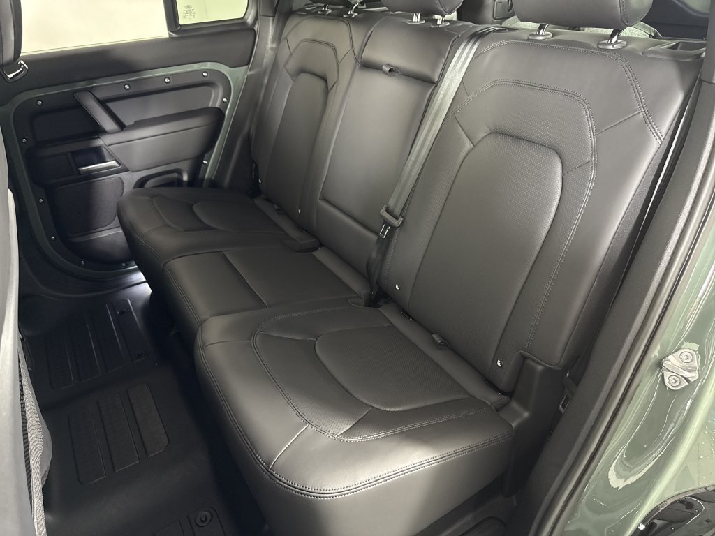 New 2026 Land Rover Defender 110 AWD/4WD image 27