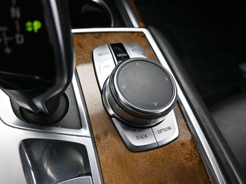 Used 2016 BMW 750i xDrive image 33