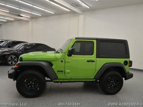 Used 2025 Jeep Wrangler Sport AWD/4WD image 4