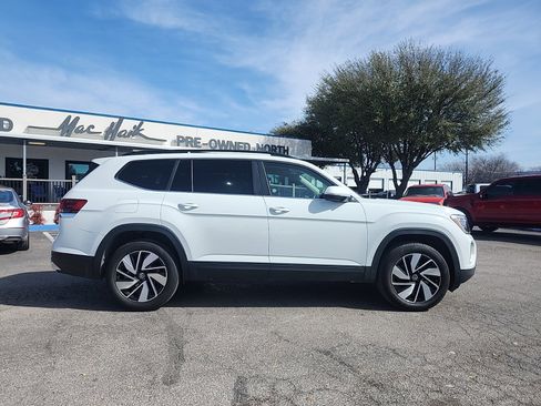Used 2025 Volkswagen Atlas SE image 2