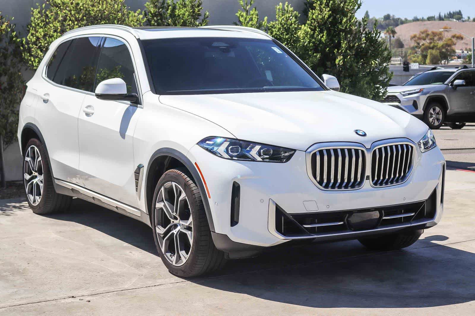 Used 2026 BMW X5 sDrive40i w/ Parking Assistance Package RWD image 3