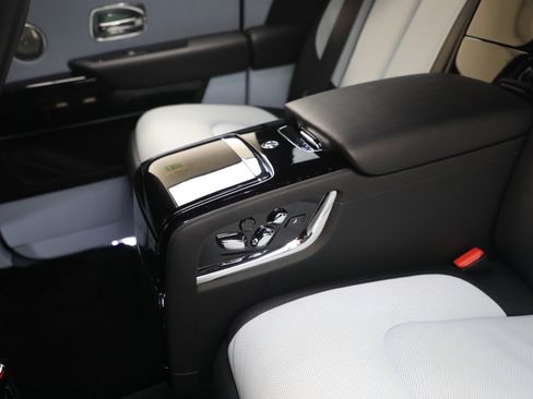 Certified 2022 Rolls-Royce Cullinan w/ Dark Exterior Package image 30